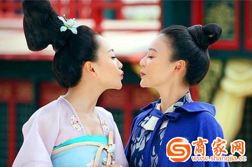 《美人制造》杨蓉与袁珊珊上演女女吻
